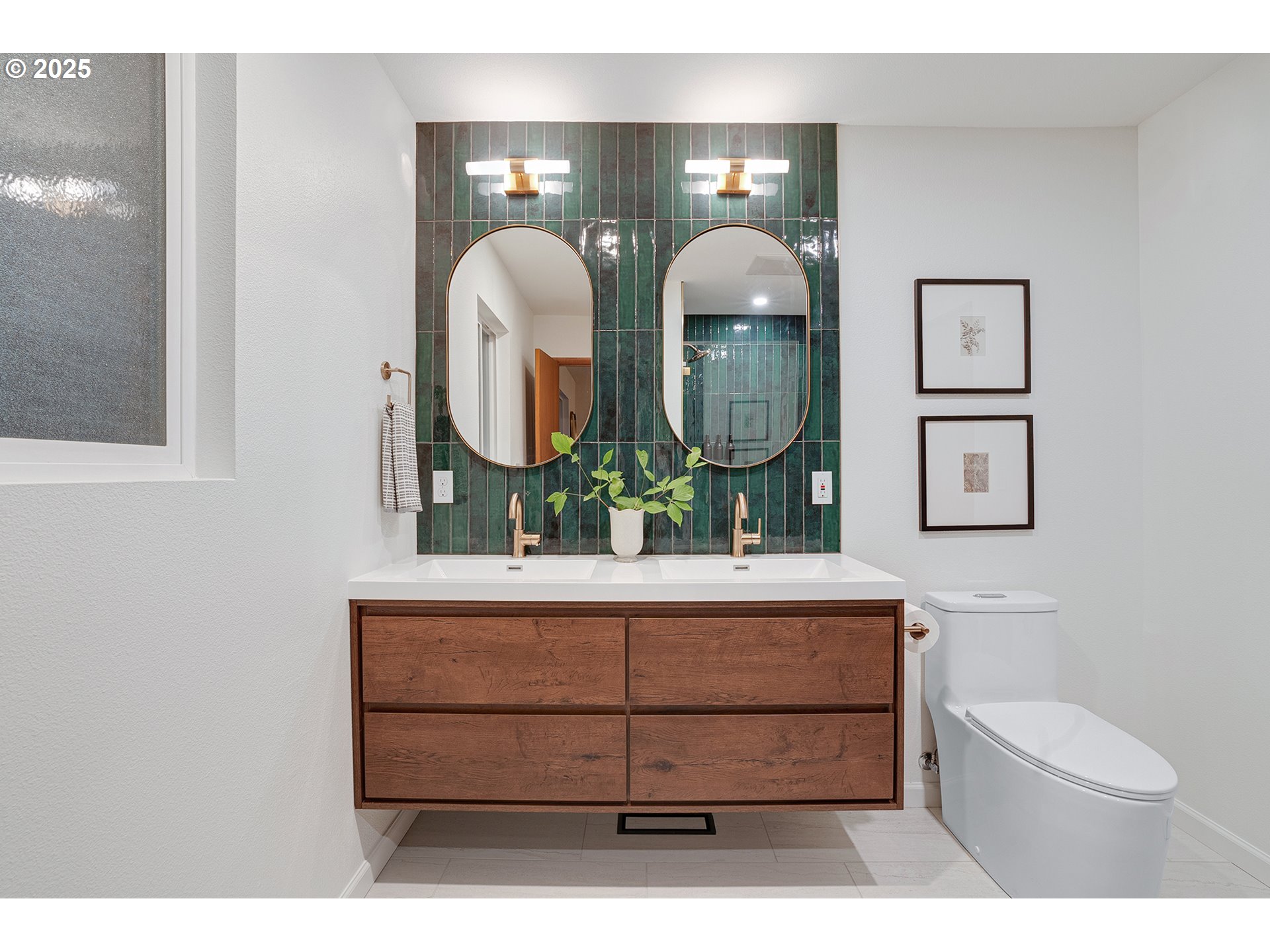8475 Southwest Canyon Lane Portland, OR 97225 - Photo 20 of 48 Bathroom, Attached