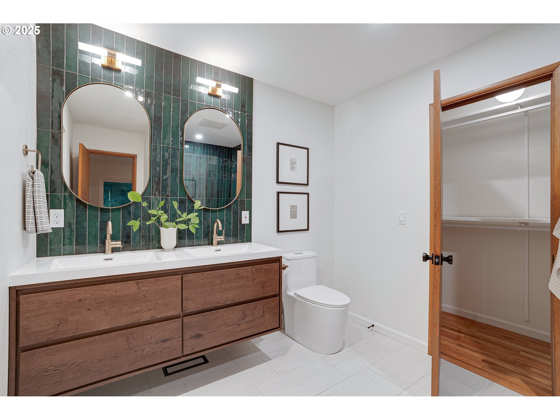 8475 Southwest Canyon Lane Portland, OR 97225 - Photo 21 of 48 Bathroom, Attached