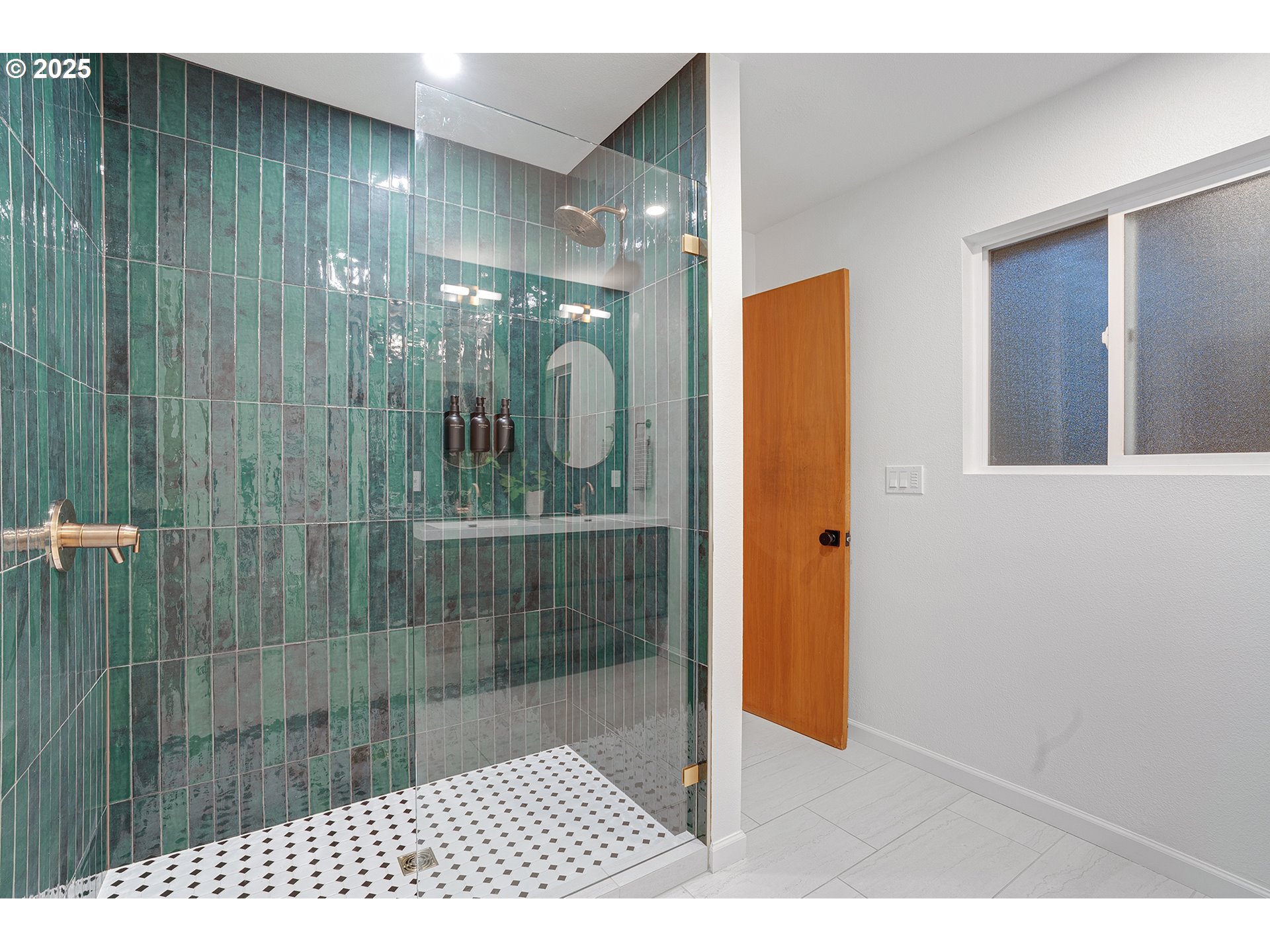 8475 Southwest Canyon Lane Portland, OR 97225 - Photo 22 of 48 Bathroom, Attached