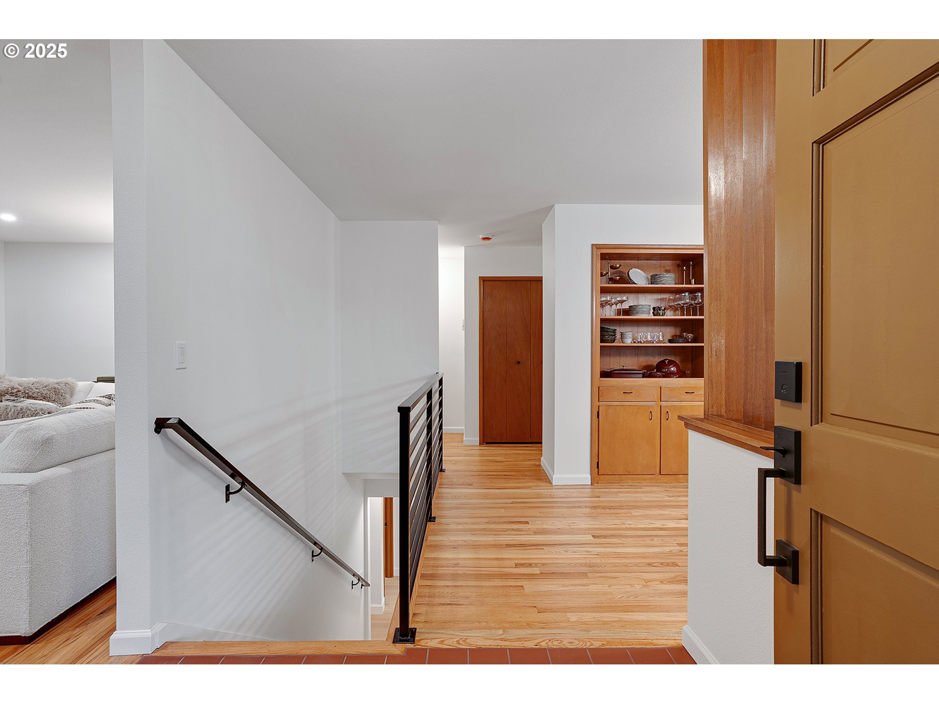 8475 Southwest Canyon Lane Portland, OR 97225 - Photo 4 of 48 Entrance/Foyer