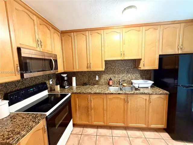 $2,500 | 952 Churchill Road, West Palm Beach, FL 33405