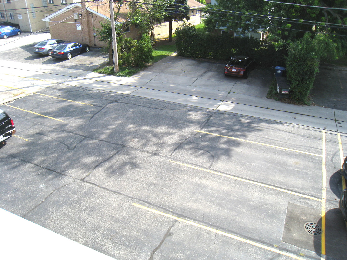 1235 Harding Avenue, Unit 302 Des Plaines, IL 60016 - Photo 21 of 22 a view of a backyard of a house