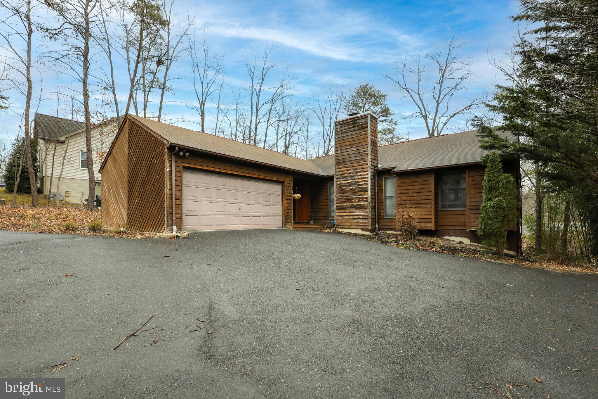 137 Holiday Road Cross Junction, VA 22625 - Photo 2 of 42 2 car garage w/ lots of parking