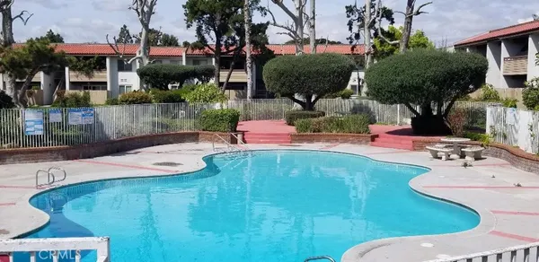 $499,900 | 2511 West Sunflower Avenue, Unit J7, Santa Ana, CA 92704