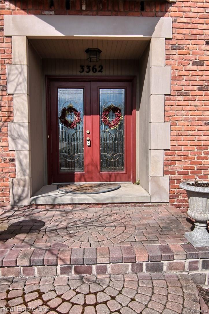 3362 Greenspring Lane Rochester, MI 48309 - Photo 3 of 40 Front Entrance.jpg