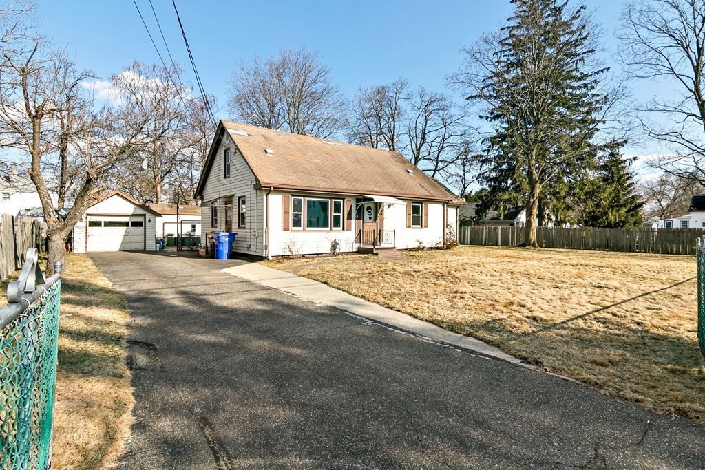 71 Gresham Street Springfield, MA 01119 - Photo 3 of 38