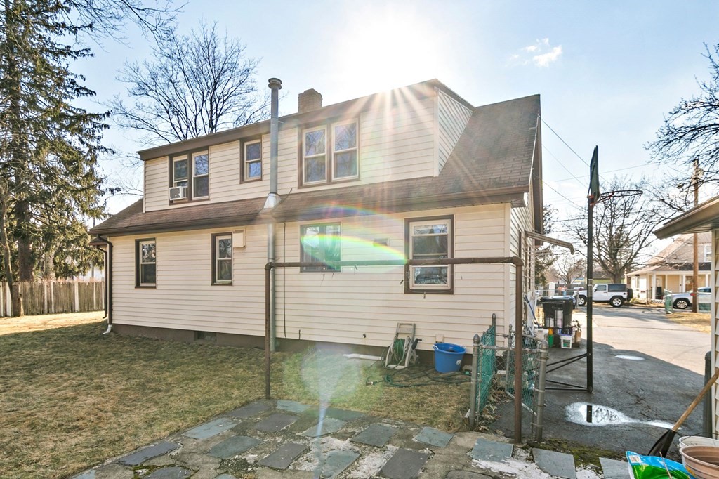 71 Gresham Street Springfield, MA 01119 - Photo 35 of 38