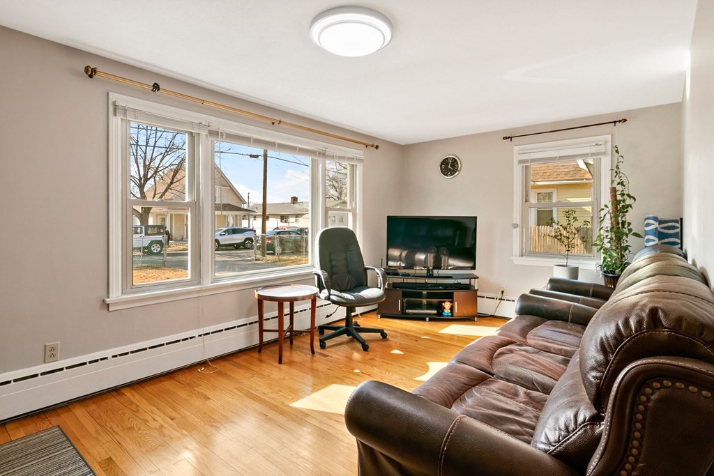 71 Gresham Street Springfield, MA 01119 - Photo 7 of 38
