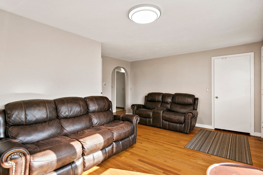 71 Gresham Street Springfield, MA 01119 - Photo 9 of 38