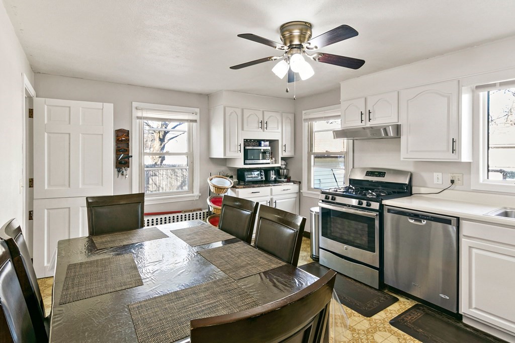 71 Gresham Street Springfield, MA 01119 - Photo 10 of 38