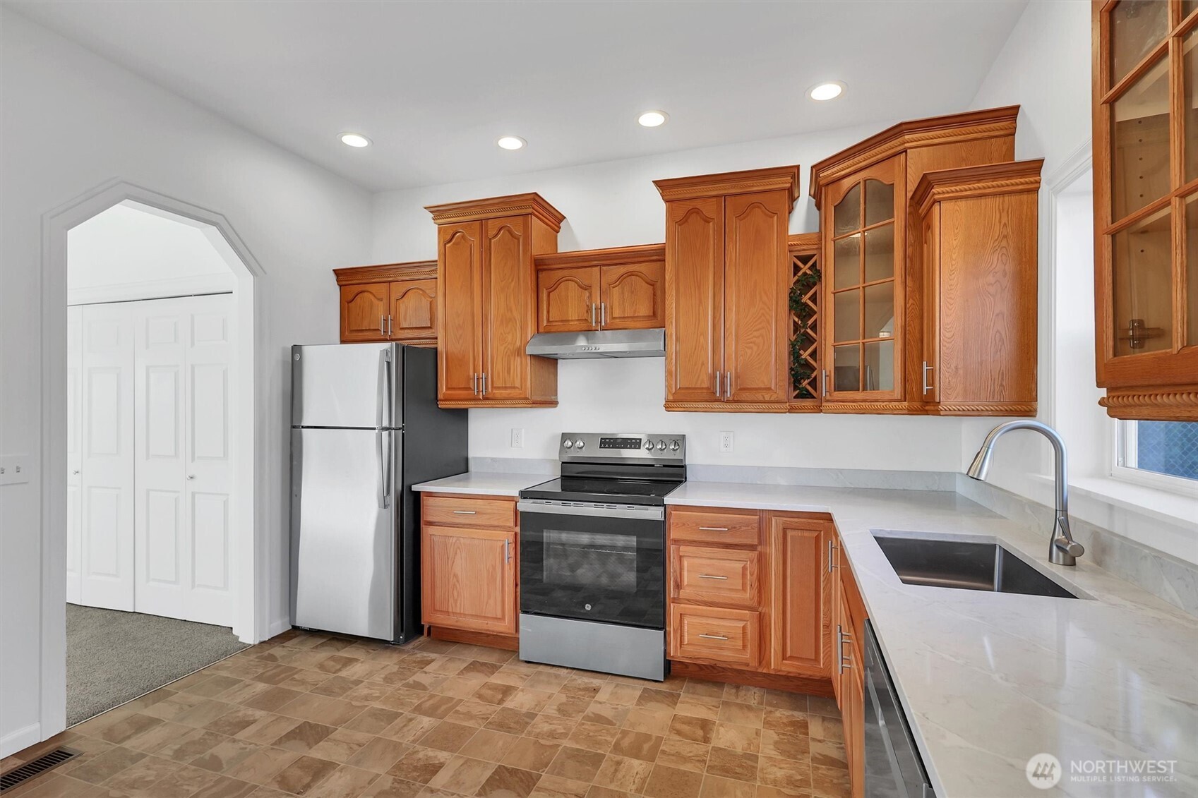 6230 South Langston Road Seattle, WA 98178 - Photo 9 of 37 Gallery Image 9