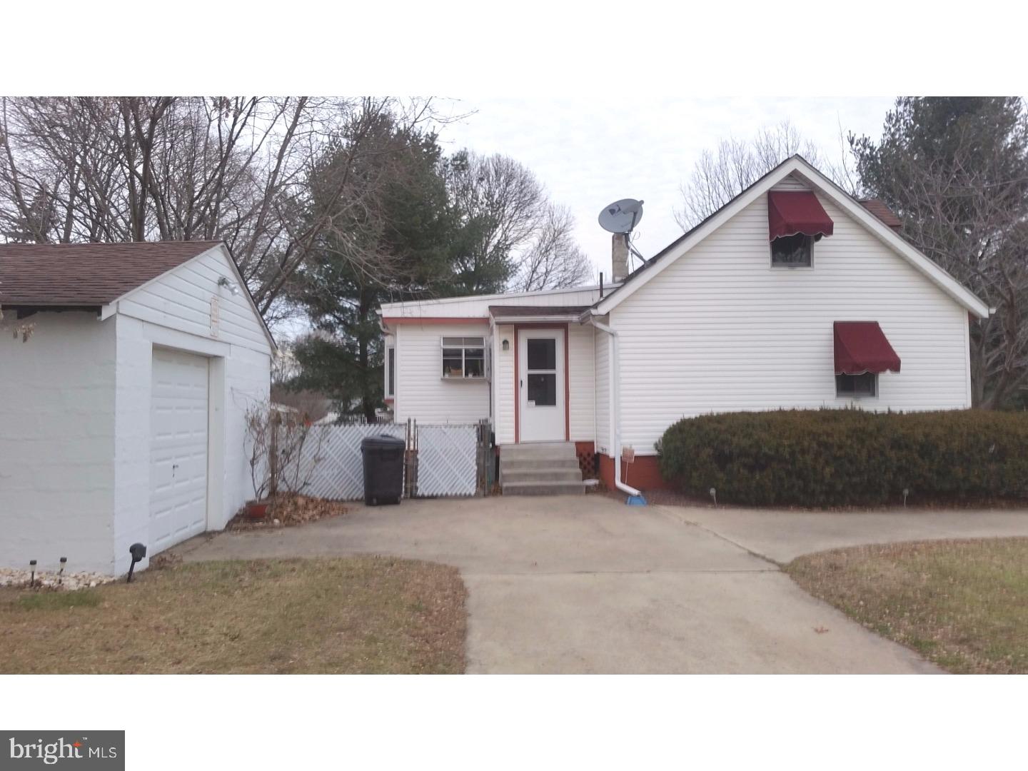 175 Swedesboro Road Gibbstown, NJ 08027 - Photo 5 of 23 Driveway