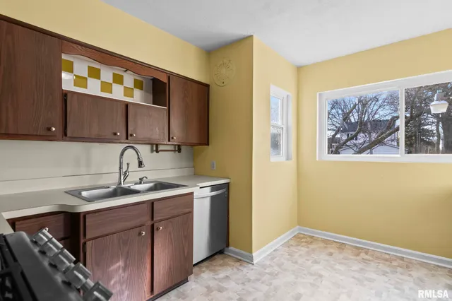 $164,900 | 2029 South Walnut Street, Springfield, IL 62704