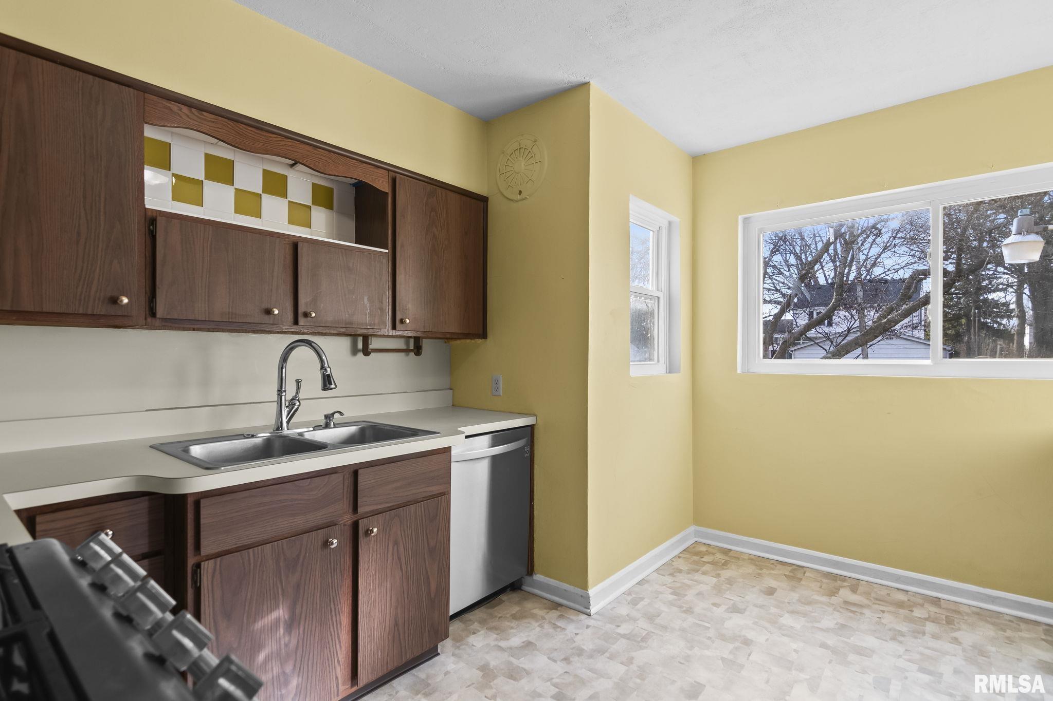 2029 South Walnut Street Springfield, IL 62704 - Photo 11 of 37