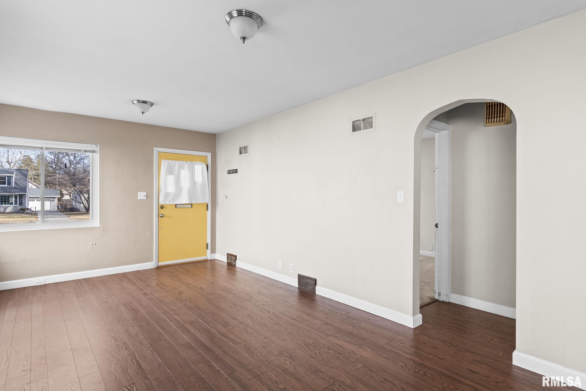 2029 South Walnut Street Springfield, IL 62704 - Photo 4 of 37