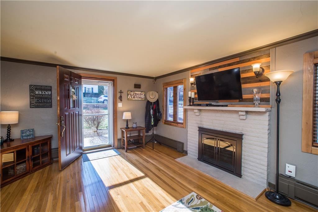 644 Greenlee Road Pittsburgh, PA 15227 - Photo 2 of 25 Gallery Image 2
