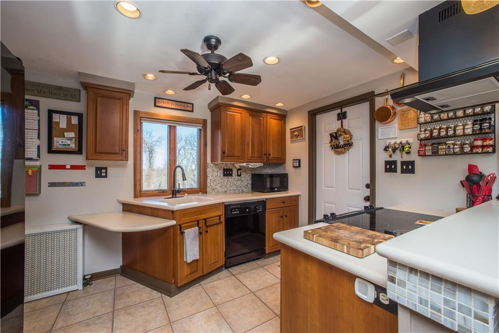 644 Greenlee Road Pittsburgh, PA 15227 - Photo 6 of 25 Gallery Image 6