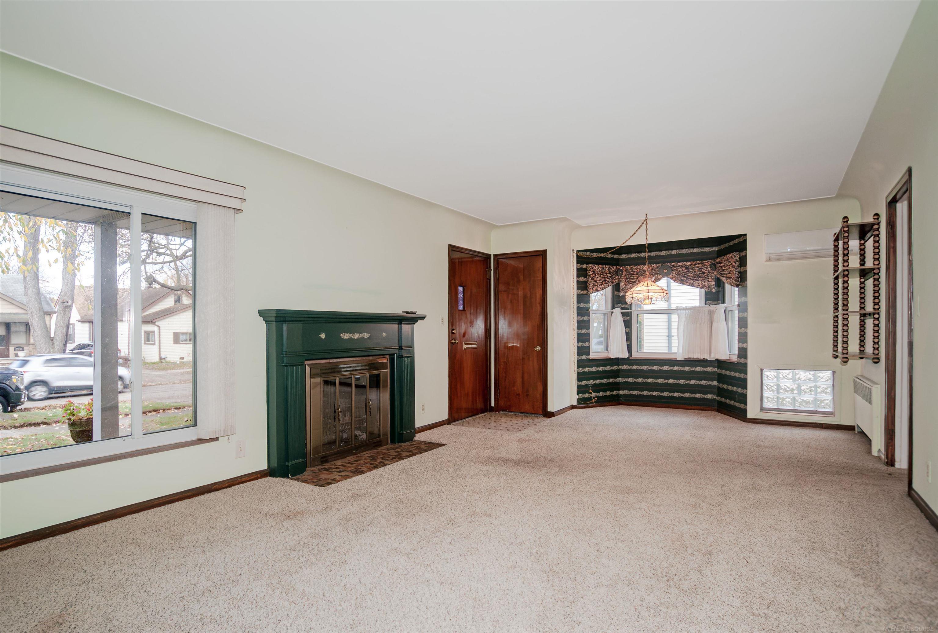 2039 Hampton Road Grosse Pointe Woods, MI 48236 - Photo 5 of 31