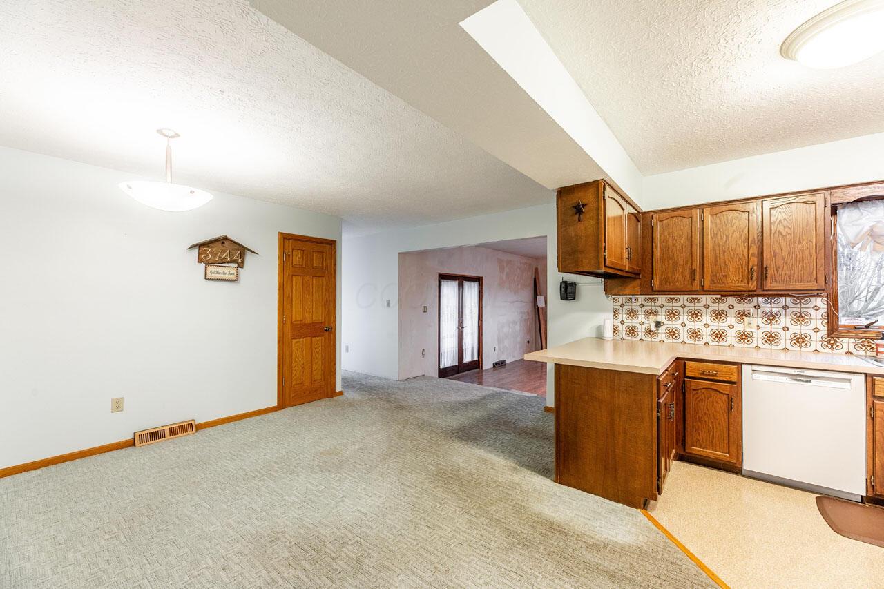 3744 Hazelton-Etna Road Southwest Pataskala, OH 43062 - Photo 12 of 87 Kitchen