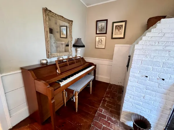 $399,900 | 48 Lincoln Street, Paris, ME 04271