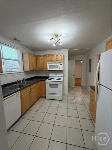 $1,800 | 2311 Atlantic Avenue, Savannah, GA 31401