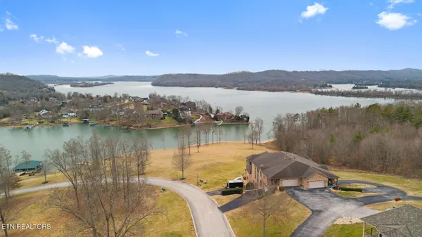 $825,000 | 2834 Lake Pointe Drive, Kingston, TN 37763
