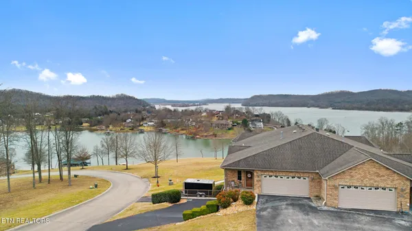 $825,000 | 2834 Lake Pointe Drive, Kingston, TN 37763