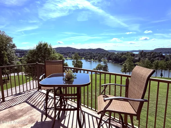 $825,000 | 2834 Lake Pointe Drive, Kingston, TN 37763
