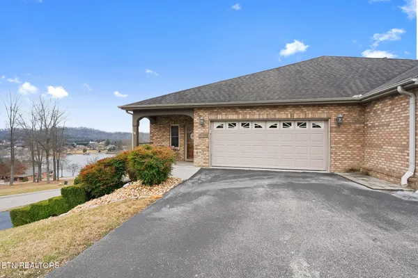 $825,000 | 2834 Lake Pointe Drive, Kingston, TN 37763