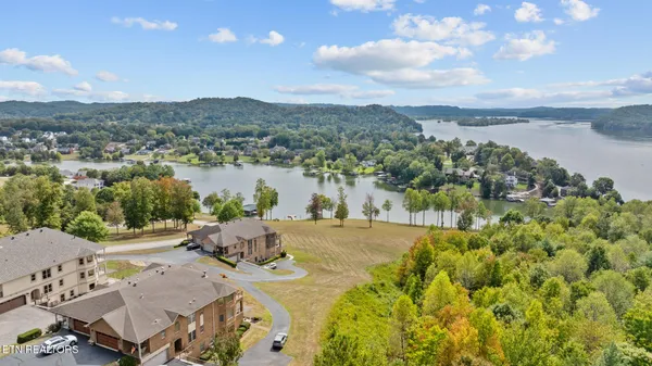 $825,000 | 2834 Lake Pointe Drive, Kingston, TN 37763