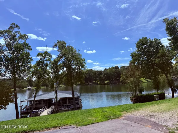 $825,000 | 2834 Lake Pointe Drive, Kingston, TN 37763