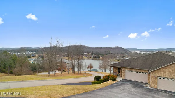 $825,000 | 2834 Lake Pointe Drive, Kingston, TN 37763
