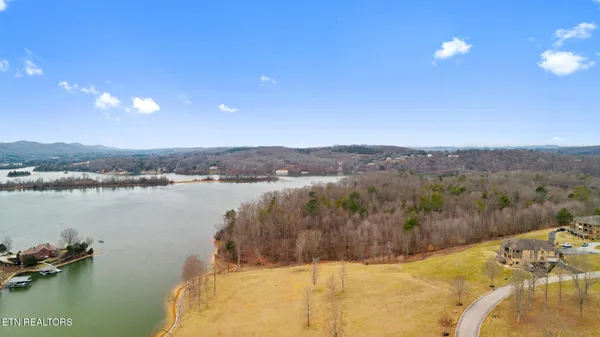 $825,000 | 2834 Lake Pointe Drive, Kingston, TN 37763