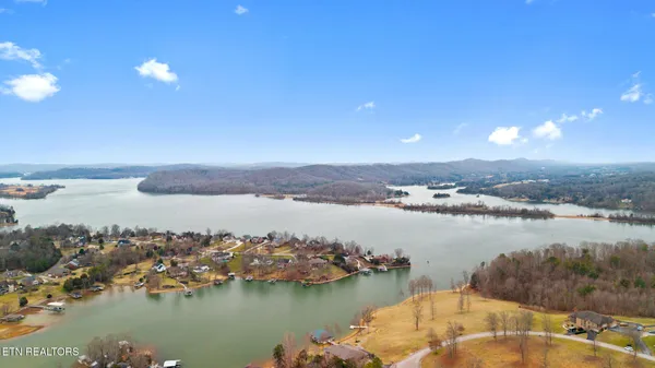 $825,000 | 2834 Lake Pointe Drive, Kingston, TN 37763