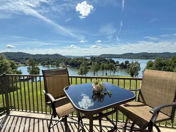 $825,000 | 2834 Lake Pointe Drive, Kingston, TN 37763