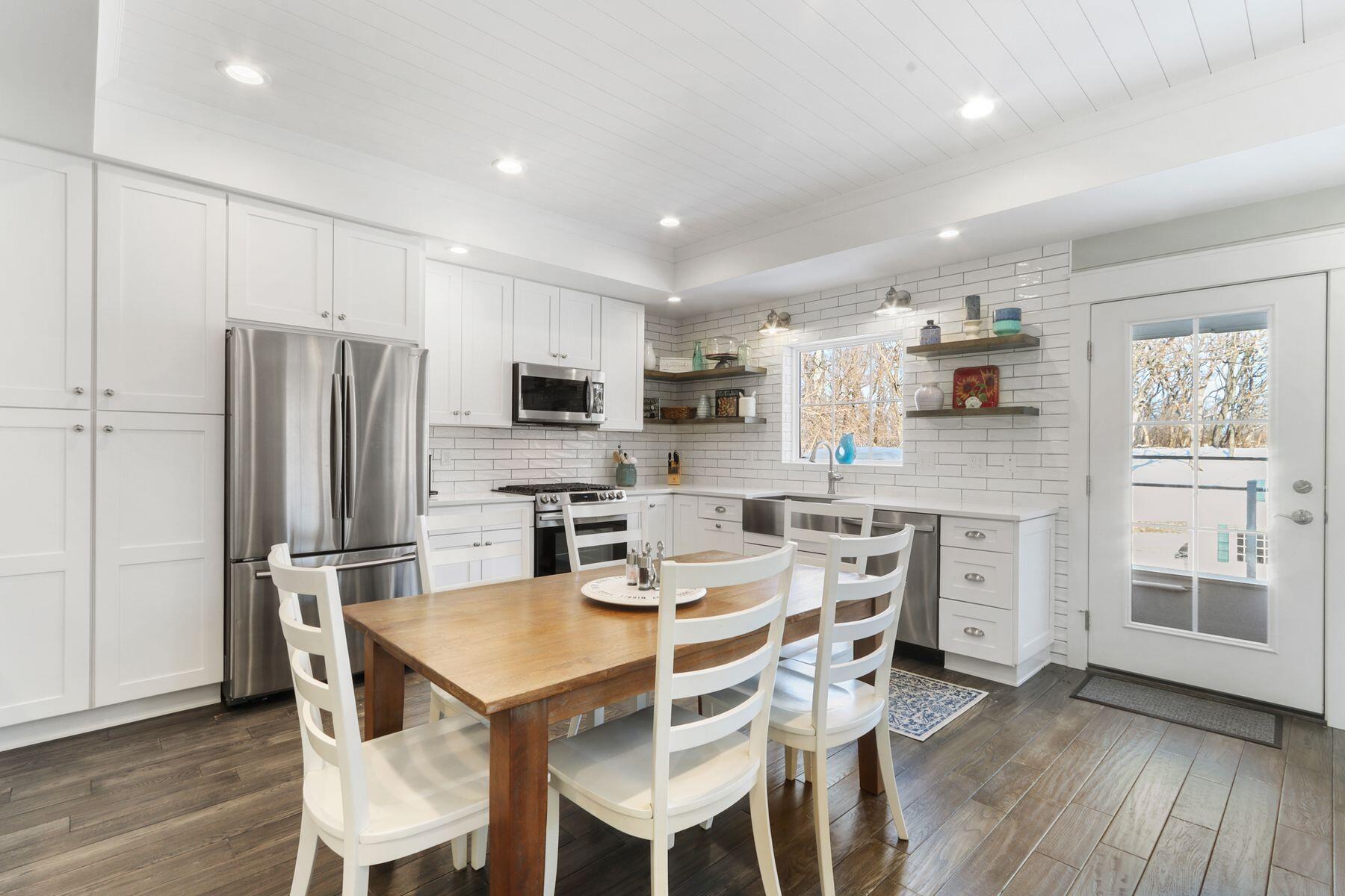 215 Wesley Street Williams Bay, WI 53191 - Photo 6 of 30 Beautiful Kitchen