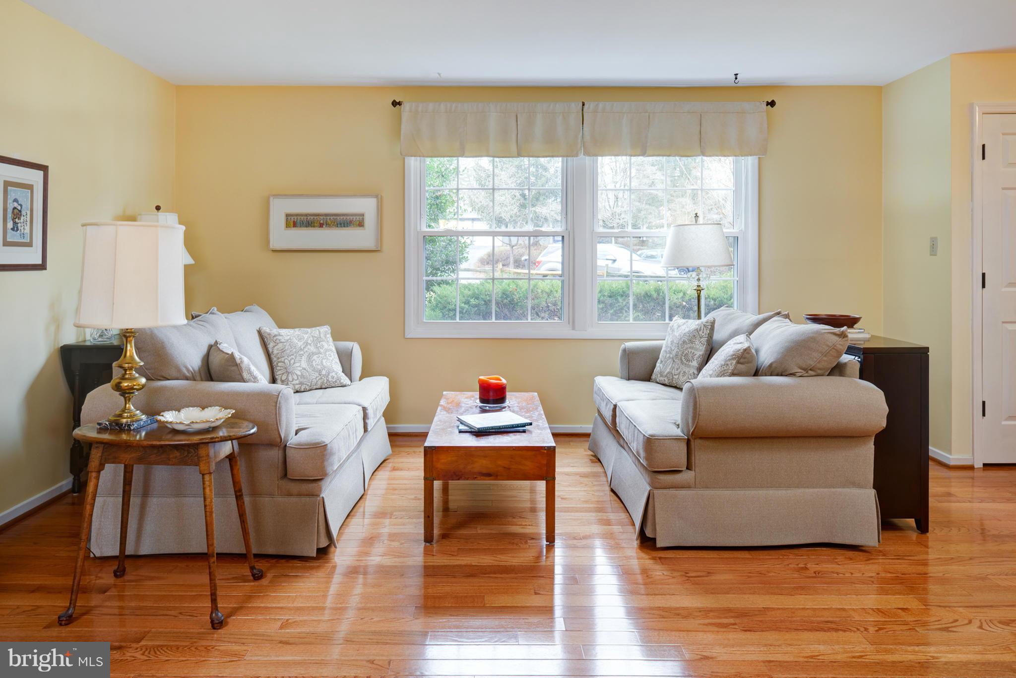 2103 Thomas View Road Reston, VA 20191 - Photo 11 of 26 Living Room