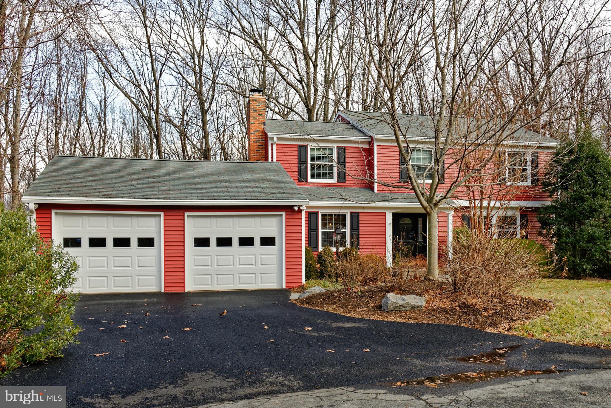 2103 Thomas View Road Reston, VA 20191 - Photo 3 of 26 Exterior (Front)