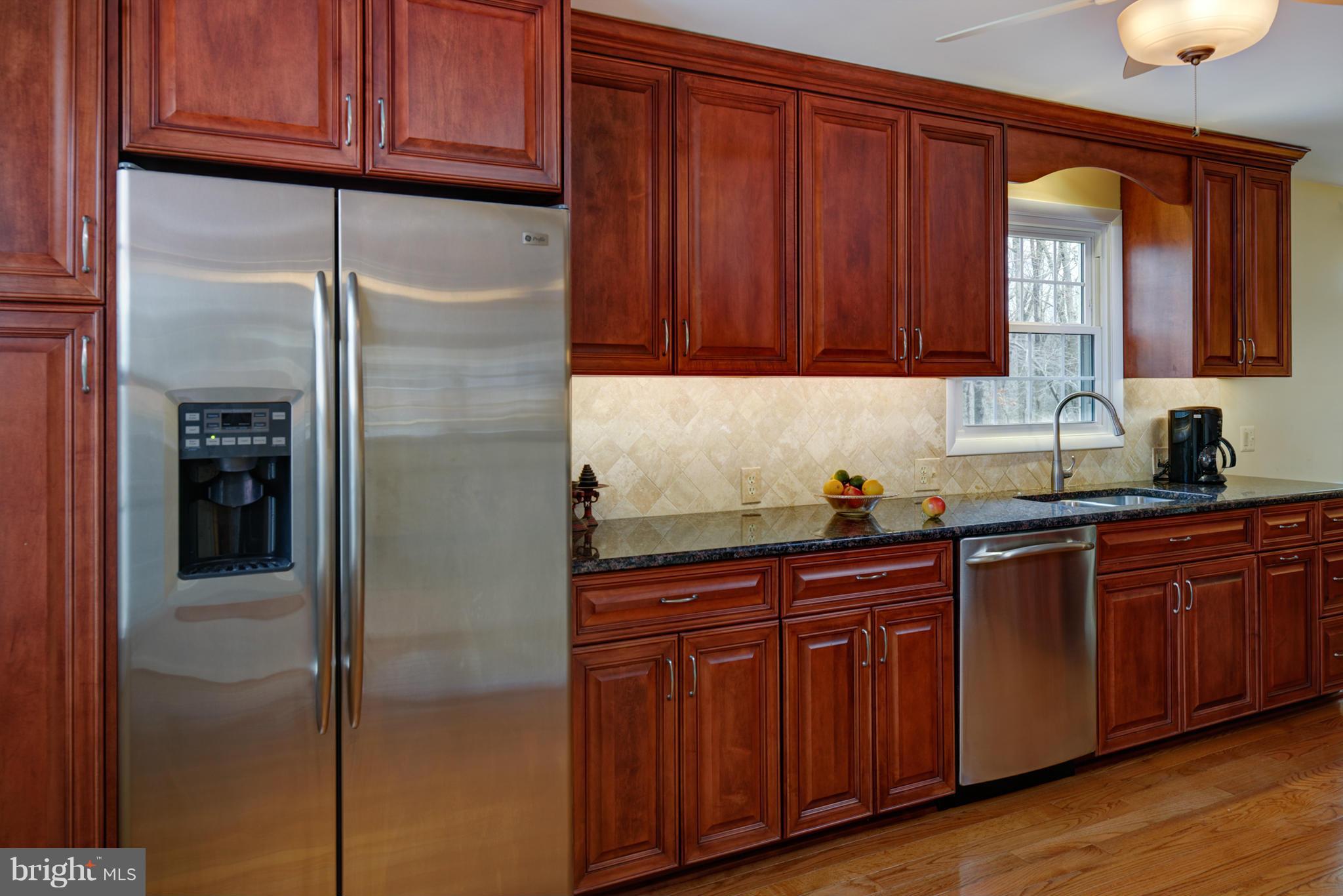 2103 Thomas View Road Reston, VA 20191 - Photo 5 of 26 Kitchen