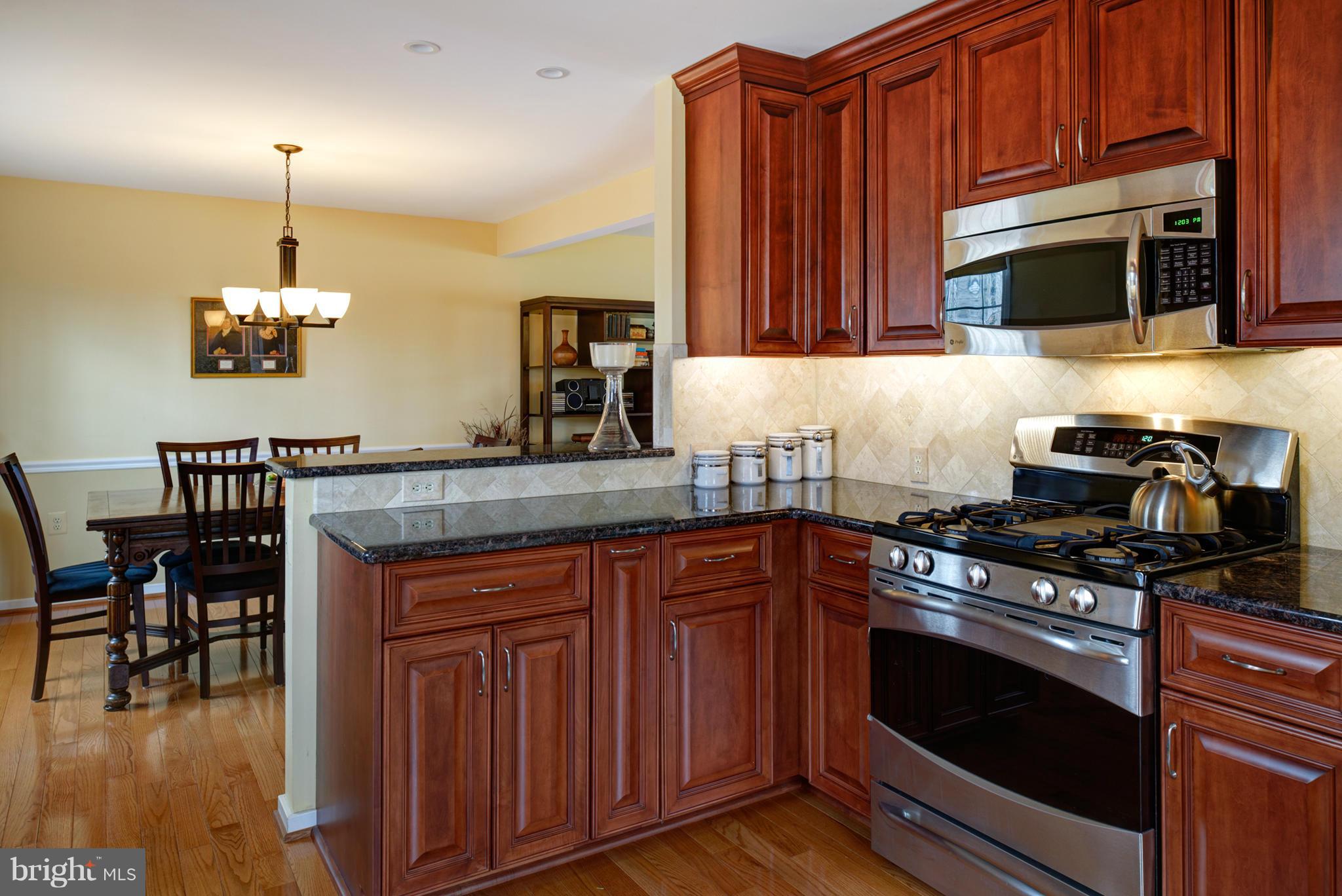 2103 Thomas View Road Reston, VA 20191 - Photo 7 of 26 Kitchen