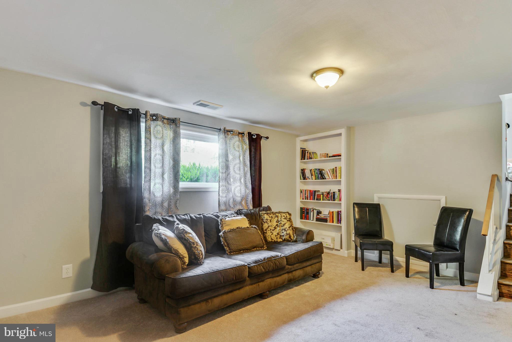409 Eisner Street Silver Spring, MD 20901 - Photo 15 of 18 Family Room