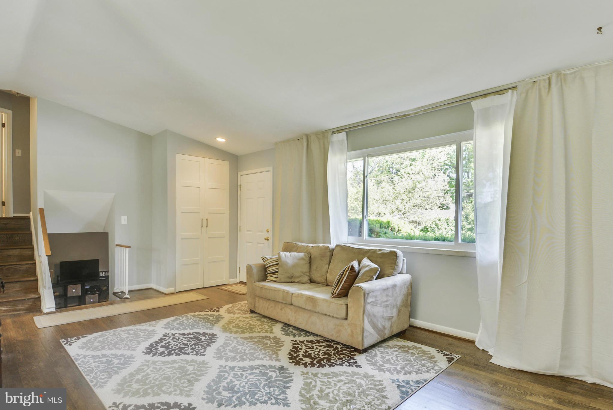 409 Eisner Street Silver Spring, MD 20901 - Photo 3 of 18 Living Room