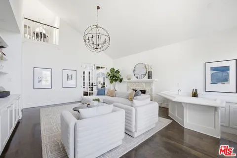 $3,695,000 | 19382 Woodlands Drive, Huntington Beach, CA 92648