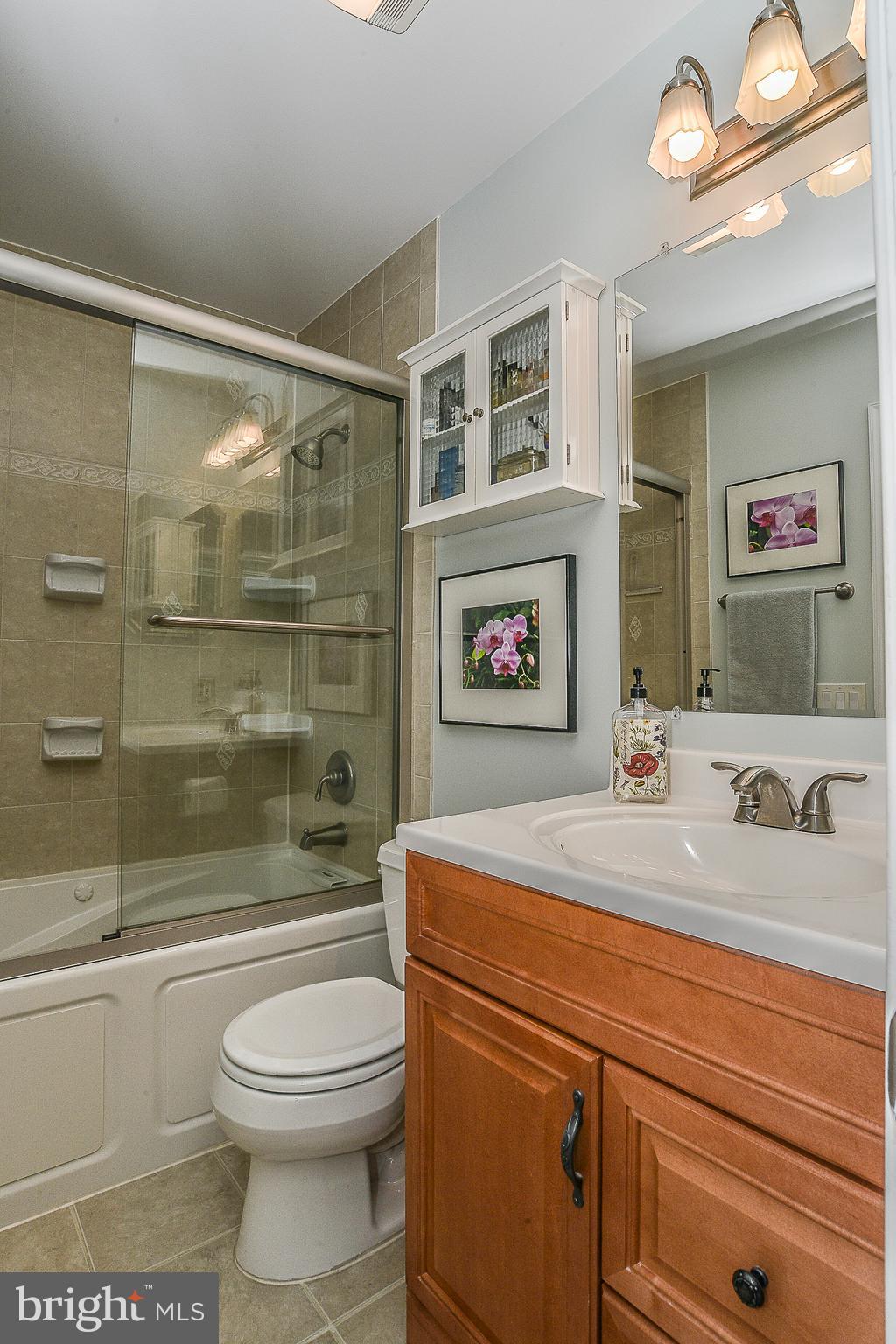 10503 Reed's Landing Circle Burke, VA 22015 - Photo 16 of 30 Bath (Master)