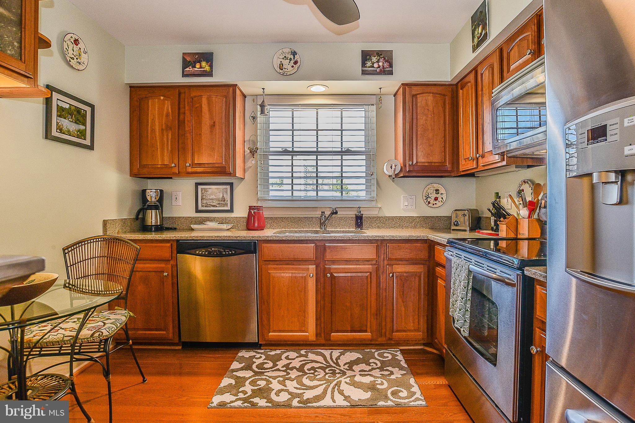 10503 Reed's Landing Circle Burke, VA 22015 - Photo 9 of 30 Kitchen