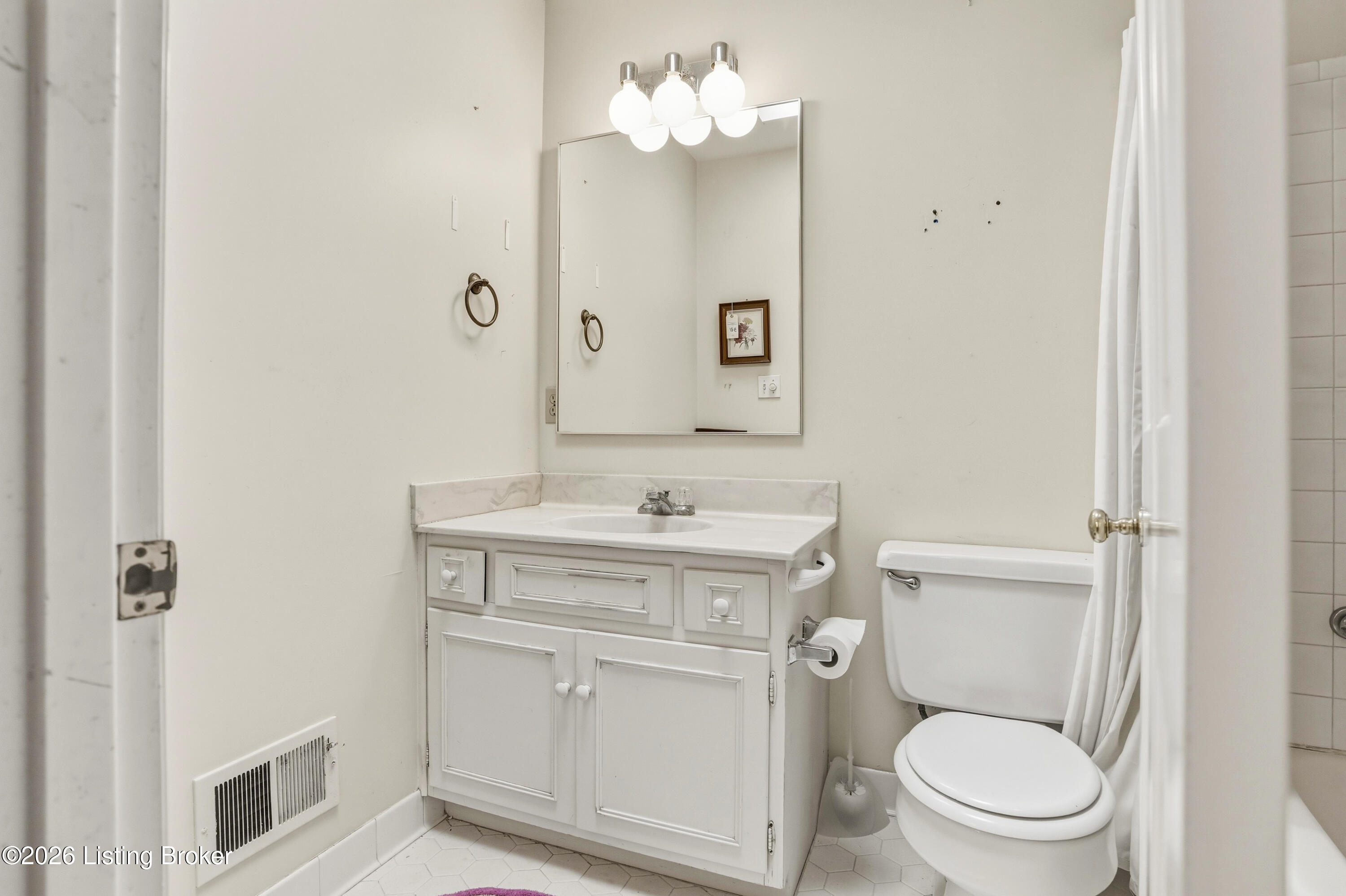 5407 Apache Road Louisville, KY 40207 - Photo 28 of 50 Primary Bathroom