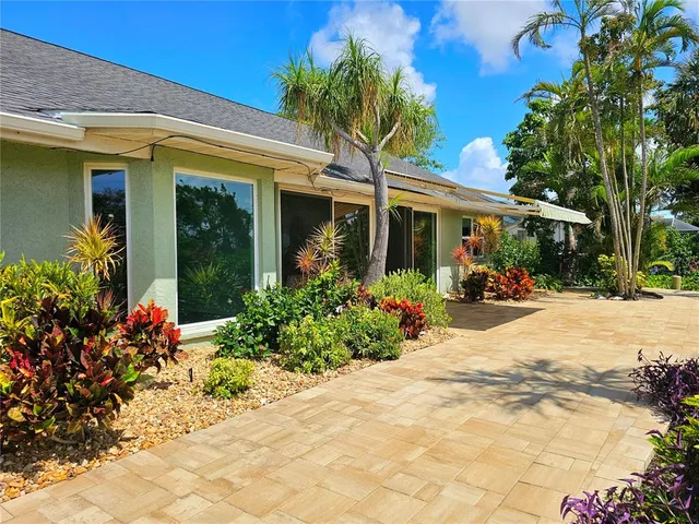 $674,500 | 5207 86th St Court West, Bradenton, FL 34210