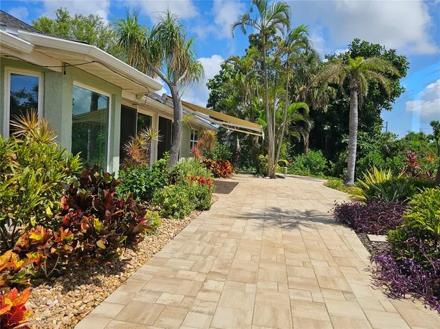 $674,500 | 5207 86th St Court West, Bradenton, FL 34210