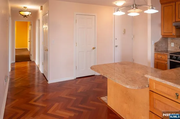 $375,000 | 555 North Avenue, Unit 20F, Fort Lee, NJ 07024