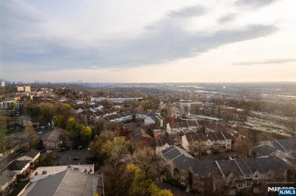 $375,000 | 555 North Avenue, Unit 20F, Fort Lee, NJ 07024